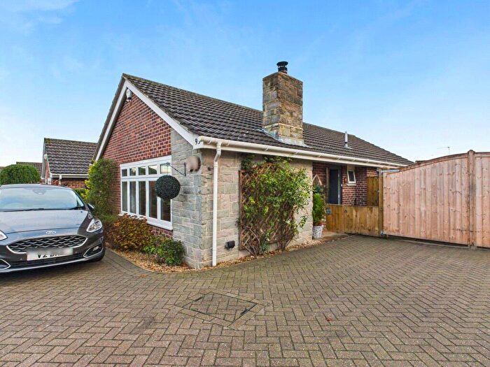 3 Bedroom Bungalow For Sale In Hungerford Drive, Maidenhead, Berkshirte, SL6