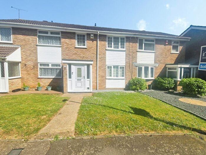 3 Bedroom Terraced House To Rent In Buckingham Drive, Luton, LU2