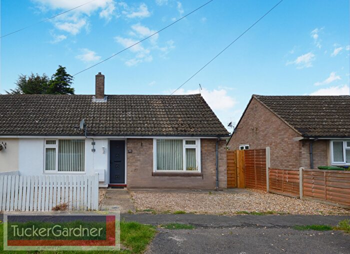 2 Bedroom Bungalow To Rent In Sainfoin Close, Cambridge, CB22