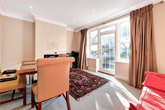 2 Bedroom Flat To Rent In Hocroft Court, Hendon Way, NW2