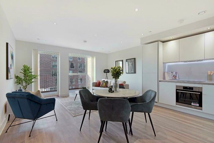 2 Bedroom Flat To Rent In Thames Road, London, E16