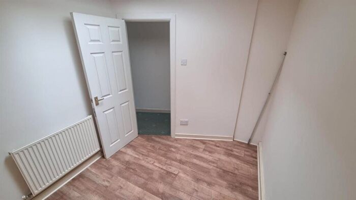 2 Bedroom Apartment To Rent In Castle Back Flat, Haverfordwest, SA61
