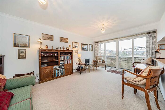 1 Bedroom Flat For Sale In Porchester Square, Westbourne, W2