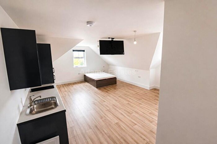 Studio To Rent In Charndon Close, Reading, RG2