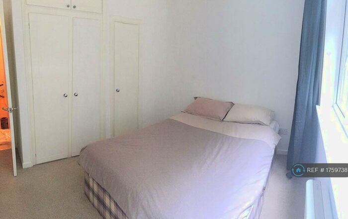 2 Bedroom Flat To Rent In Savoy Close, Birmingham, B32