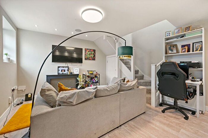1 Bedroom End Of Terrace House For Sale In Park Avenue Mews, Mitcham, CR4