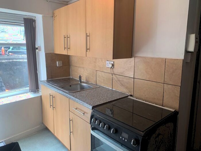 1 Bedroom Flat To Rent In Roseberry Street, Birkby, Huddersfield, HD2