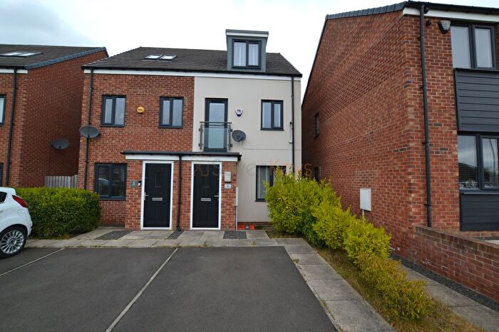 3 Bedroom Semi-Detached House To Rent In Low Gardens, Wallsend, Tyne And Wear, NE28