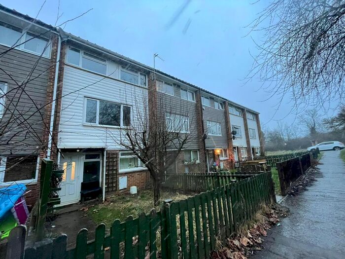 4 Bedroom Property To Rent In Ringway, Northampton, NN4