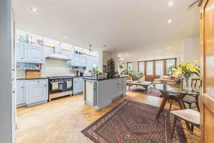 4 Bedroom Property To Rent In Crescent Lane, London, SW4