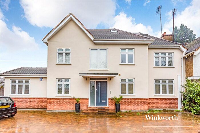 2 Bedroom Apartment For Sale In The Drive, Finchley, London, N3