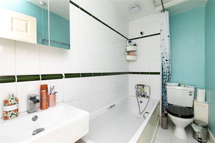 1 Bedroom Apartment To Rent In Benwell Road, London, N7