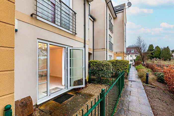 2 Bedroom Flat For Sale In Summit Close, Kingswood, BS15