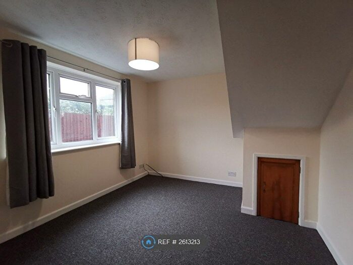 2 Bedroom Flat To Rent In Bath Road, Melksham, SN12