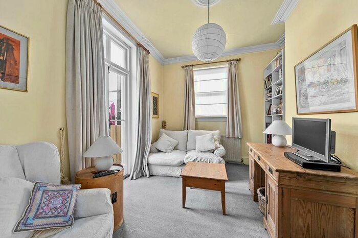 4 Bedroom Detached House For Sale In Lower Teddington Road, Hampton Wick, KT1