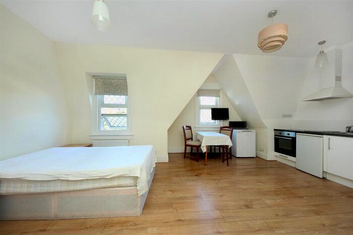 Studio To Rent In Uxbridge Road, London, W3