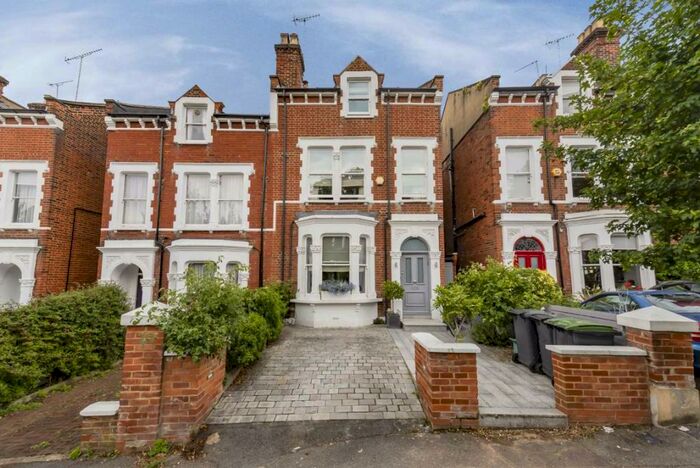 4 Bedroom Semi-Detached House To Rent In Cromwell Avenue, Highgate, N6