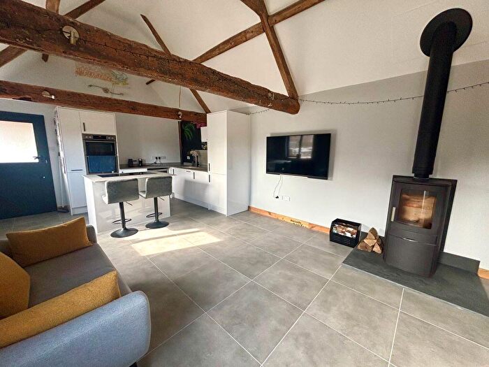2 Bedroom Character Property For Sale In Quemerford, Quemerford, Calne, SN11