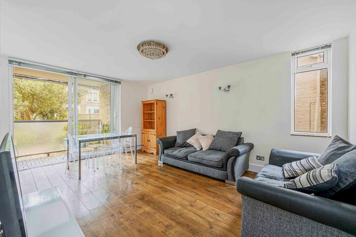 2 Bedroom Flat To Rent In Walpole Gardens, Chiswick, W4