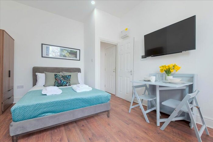 Studio To Rent In Warwick Road (/), London, SW5