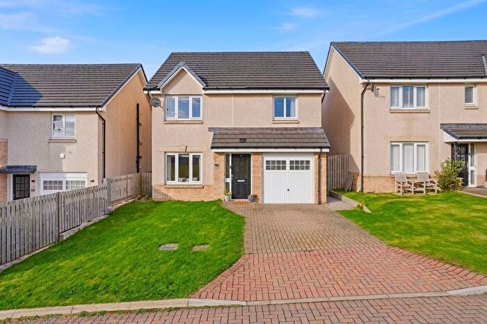 3 Bedroom Detached House For Sale In Mossend Park, West Calder, EH55