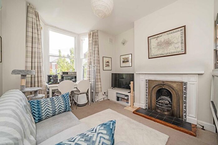 2 Bedroom Flat To Rent In Brewster Gardens, North Kensington, W10