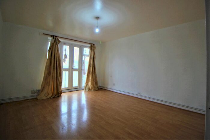 1 Bedroom Flat To Rent In Spenser Grove, London, N16