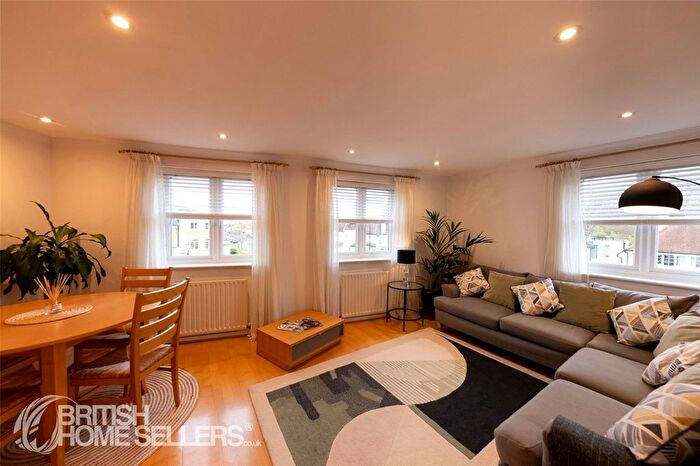 1 Bedroom Flat For Sale In Fitzroy Crescent, London, W4
