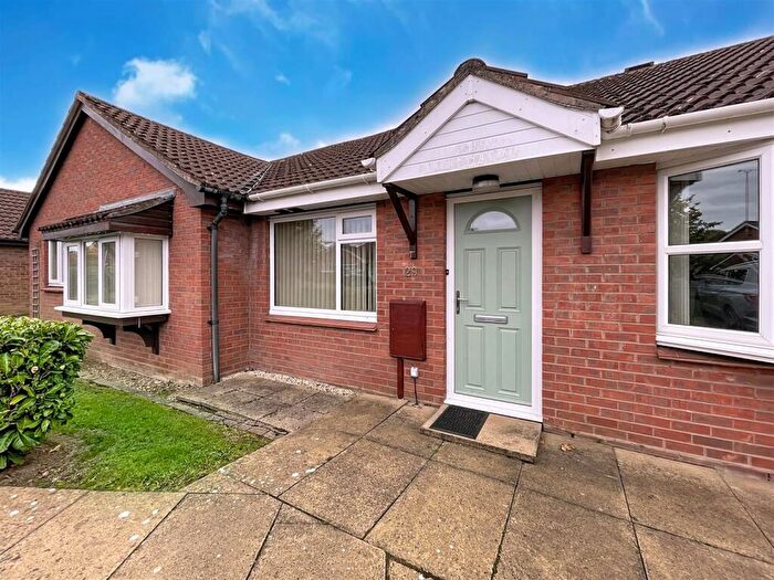 1 Bedroom Terraced Bungalow For Sale In Camelot Grove, Kenilworth, CV8
