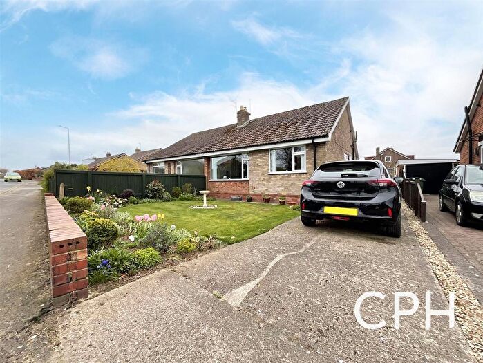 2 Bedroom Property For Sale In West Garth, Cayton, YO11