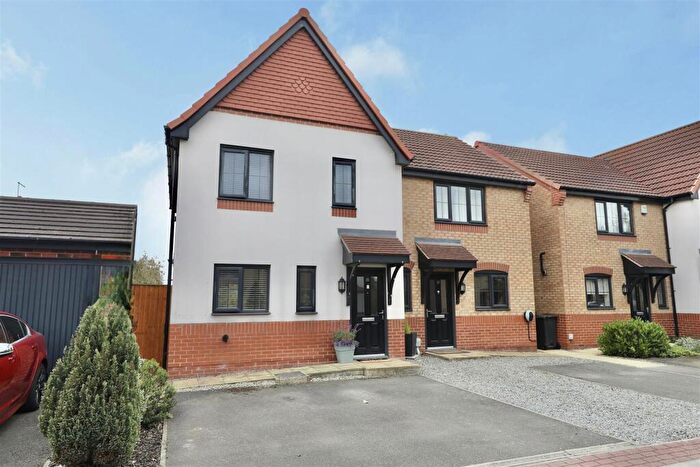 3 Bedroom Semi-Detached House For Sale In College Gardens, Hull, HU3