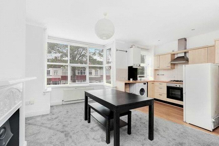 3 Bedroom Flat To Rent In Northfield Avenue, Ealing, London, W13