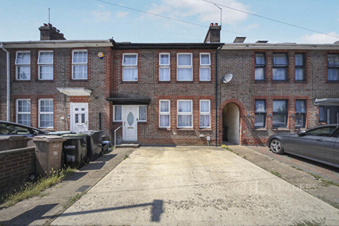 3 Bedroom Semi-Detached House To Rent In Maidenhall Road, Luton, Bedfordshire, LU4