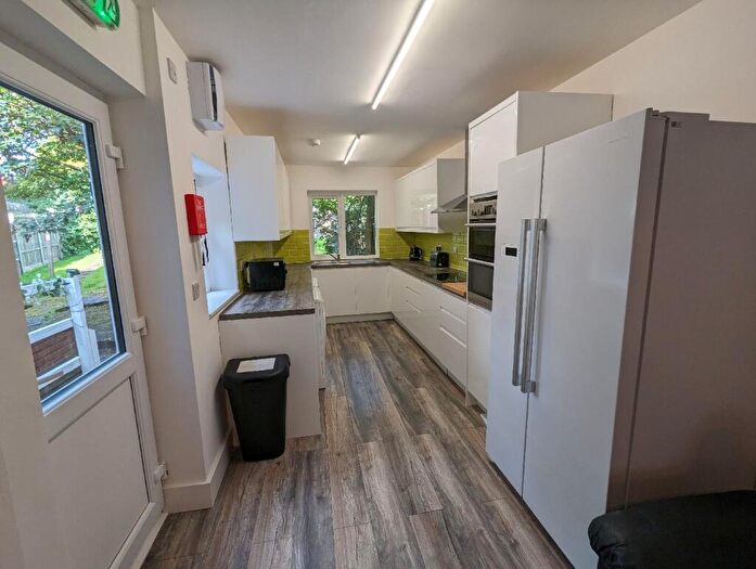 5 Bedroom House To Rent In Teignmouth Road, Selly Oak, Birmingham, West Midlands, B29