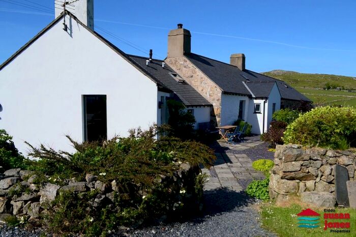 3 Bedroom Cottage For Sale In Pistyll, Pen Llyn Peninsula, LL53