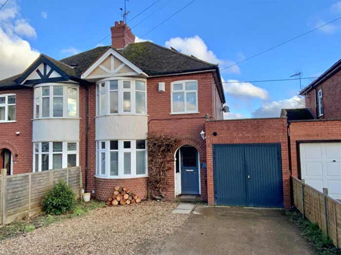3 Bedroom Semi-Detached House For Sale In Deanshanger Road, Old Stratford, Milton Keynes, MK19