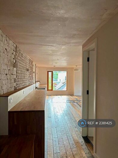 2 Bedroom Flat To Rent In Bellevue Road, Edinburgh, EH7