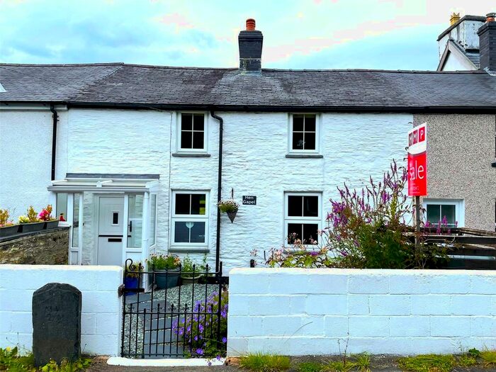 2 Bedroom Terraced House For Sale In Derwenlas, Machynlleth, Powys, SY20