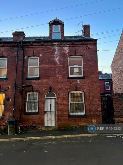 2 Bedroom Terraced House To Rent In Woodview Terrace, Leeds, LS11