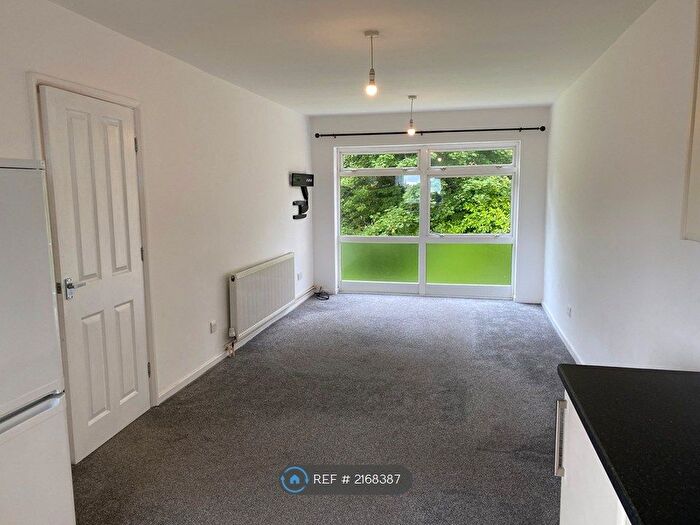 1 Bedroom Flat To Rent In Leicester Close, Smethwick, B67