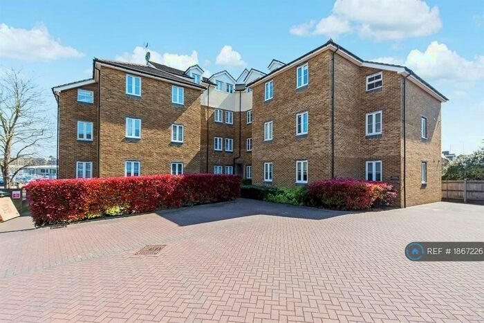 2 Bedroom Flat To Rent In Kings Court, Dartford, DA1