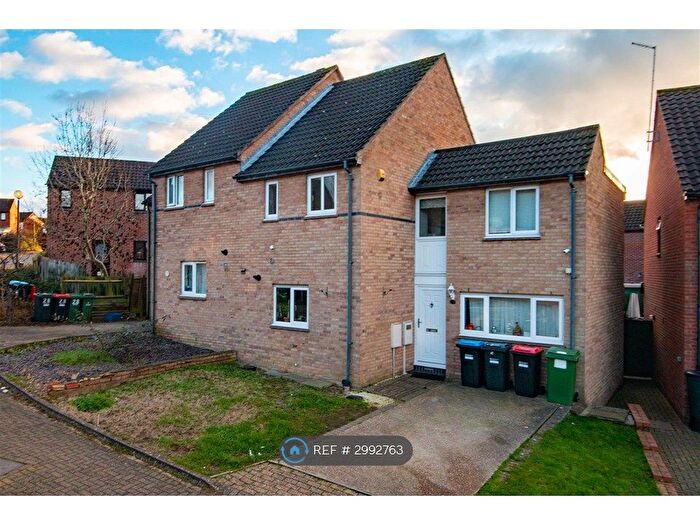 4 Bedroom Semi-Detached House To Rent In Robertson Close, Milton Keynes, MK5