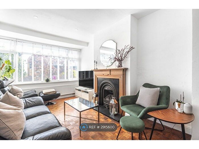 3 Bedroom Terraced House To Rent In Beauchamp Road, London, SE19