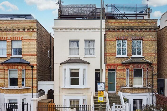 1 Bedroom Flat To Rent In St James's Drive, Balham, London, SW17