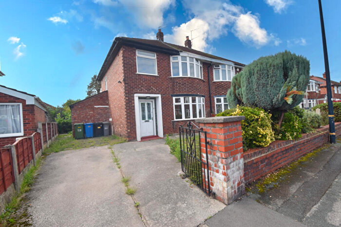 3 Bedroom Semi-Detached House For Sale In Wallingford Road, Urmston, M41
