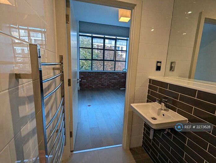 3 Bedroom Flat To Rent In The Textile Building, London, E9