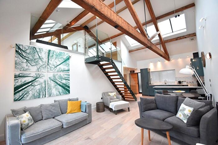 2 Bedroom Apartment To Rent In Kennaway Apartments, Commercial Rd, EX2