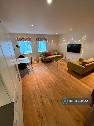 2 Bedroom Flat To Rent In Eagle Court, London, EC1M