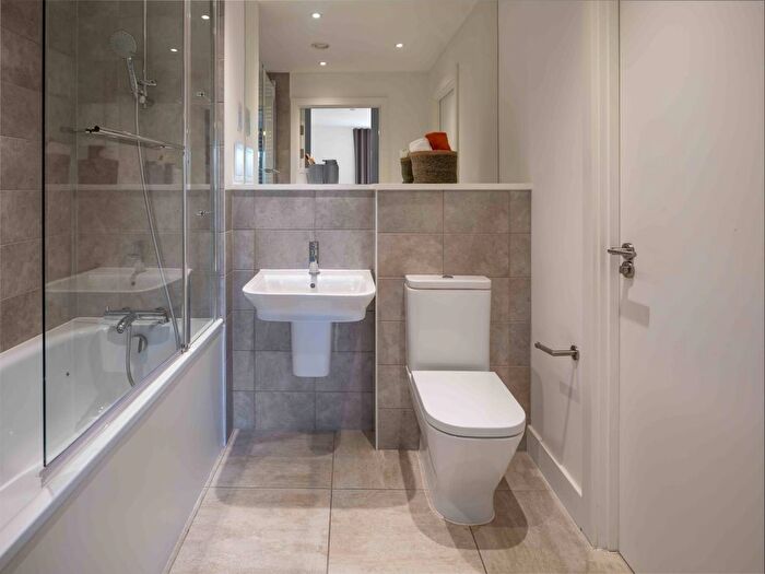 1 Bedroom Flat To Rent In Barking Wharf Square, Barking, IG11