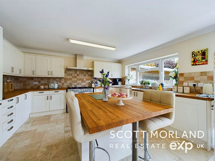 5 Bedroom Detached House For Sale In Old Kempshott Lane, Basingstoke, RG22